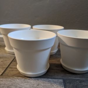 White Plastic Pots